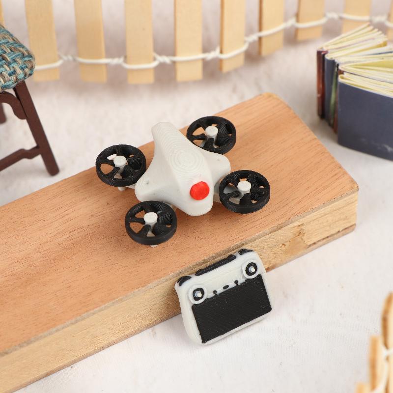 Drone Rc Simulator - C ミニチュアシミュレーションドローンモデル リモコン付き 1:12 スケール ドールハウスシーン装飾